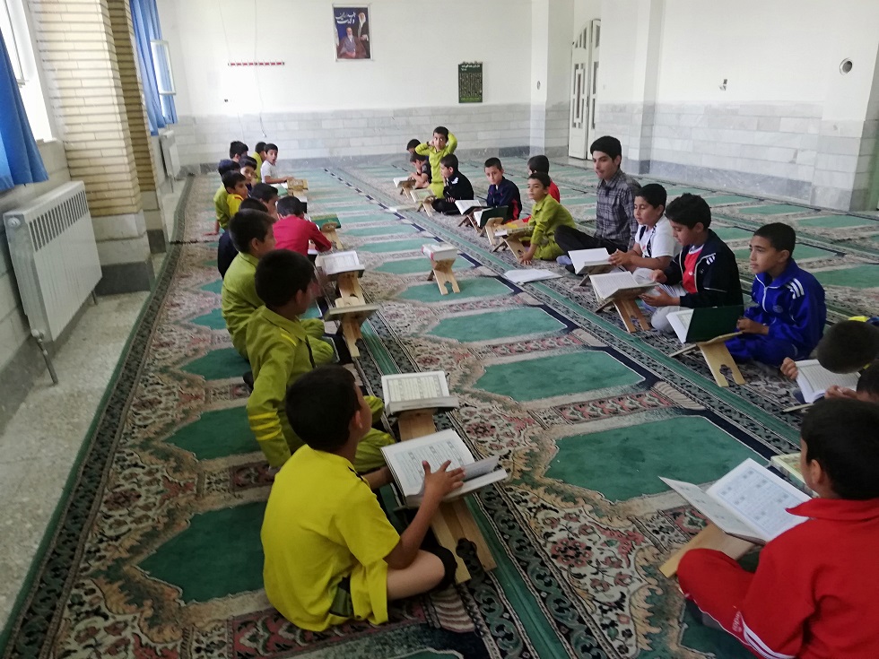 ارائه سوره های حفظی قرآن توسط دانش آموزان سوم